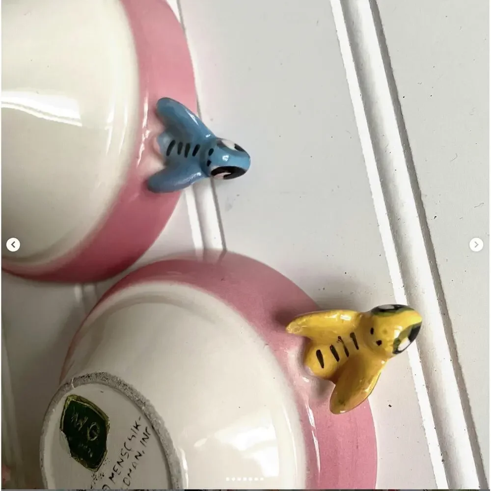 Vintage Menschick Goldman Japan Pink Measuring Cups Bumblebee 1 Cup 1/4 Cup PAIR